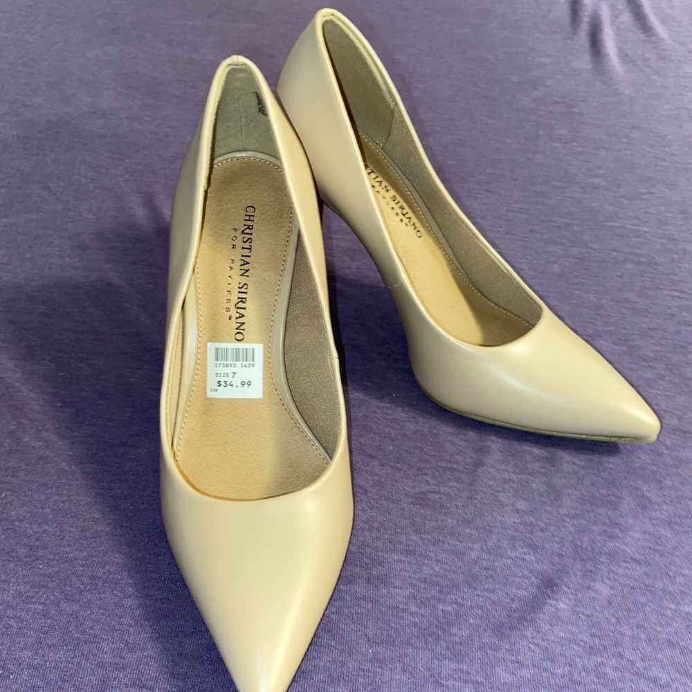 Pointed Pumps